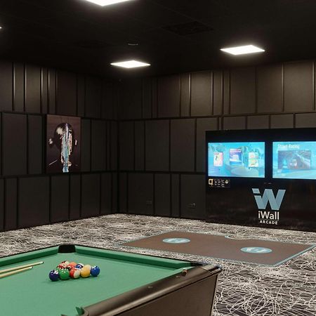Radisson Blu Resort & Conference Center, Ostroda Mazury エクステリア 写真 A pool table with a wall mounted TV