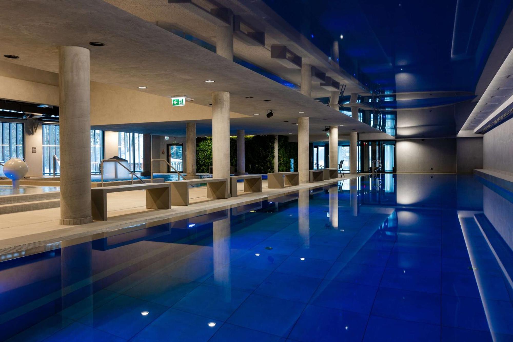 Radisson Blu Resort & Conference Center, Ostroda Mazury エクステリア 写真 The pool at the hotel